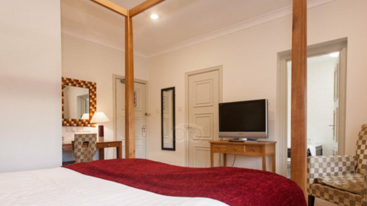 Honest Lawyer Hotel Дарем Экстерьер фото