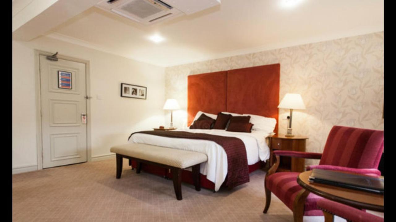 Honest Lawyer Hotel Дарем Экстерьер фото